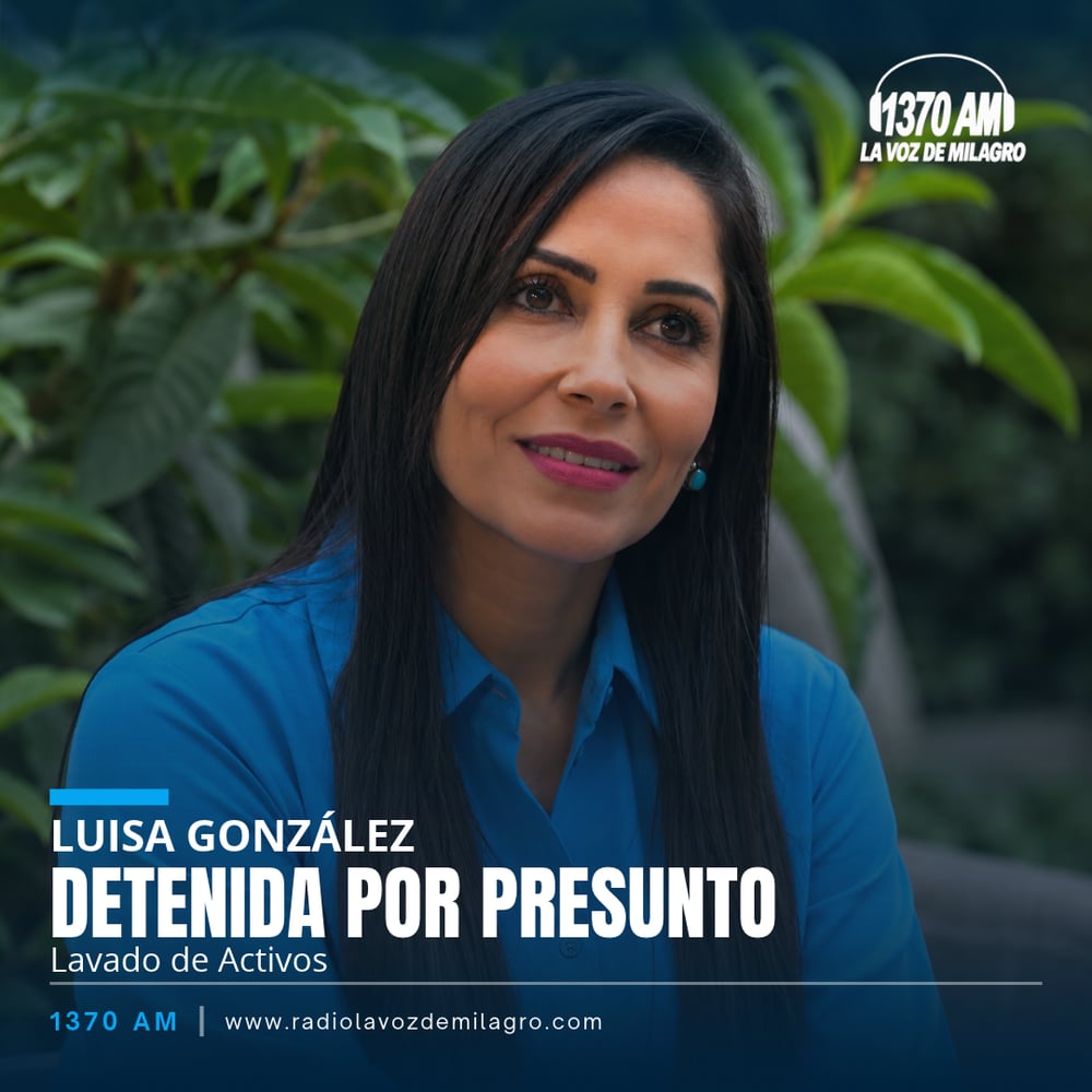 Mujer de cabello oscuro y camisa azul entre plantas, con texto Luisa González detenida por presunto lavado de activos.