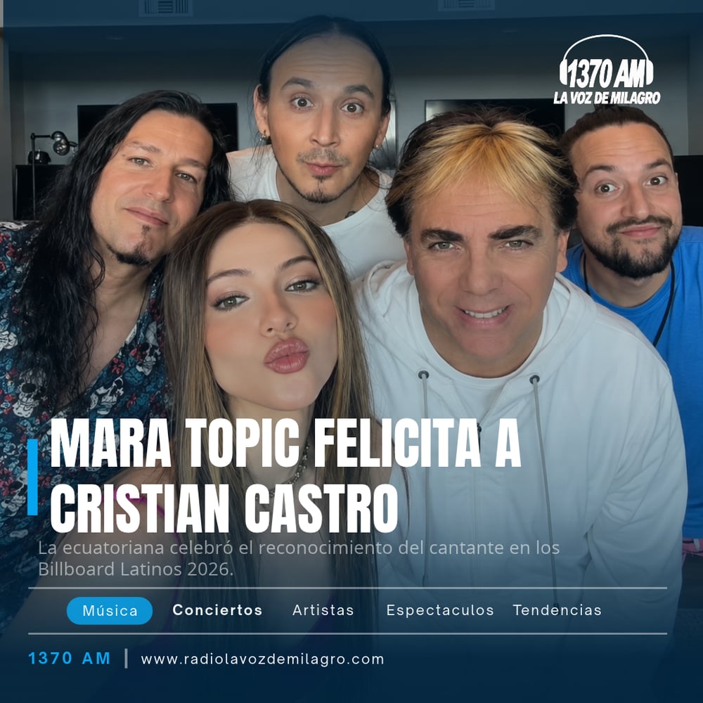 Una mujer haciendo un beso a cámara junto a un hombre rubio sonriente y otros tres hombres en una selfie grupal.